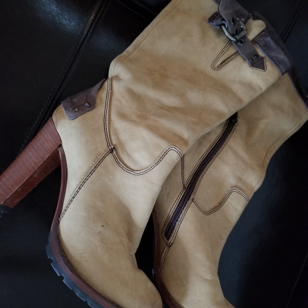 Boots - Picture 2 of 3